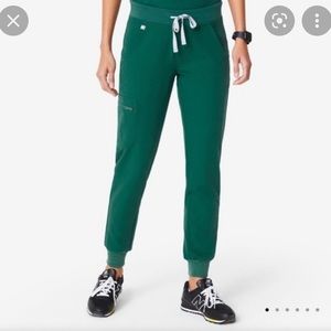 Figs womens M hunter green scrub set